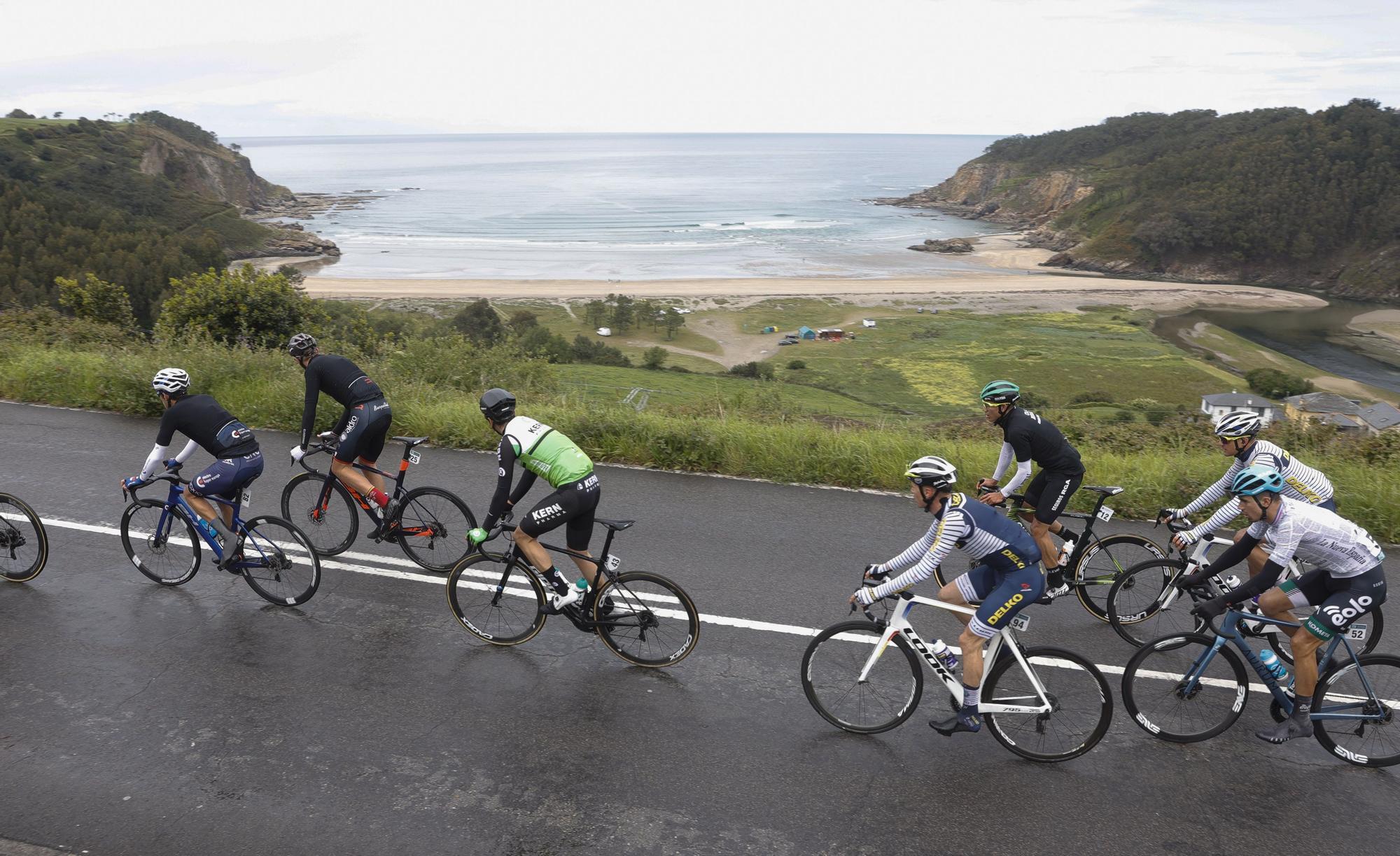 La segunda etapa de la Vuelta Ciclista a Asturias, en imágenes