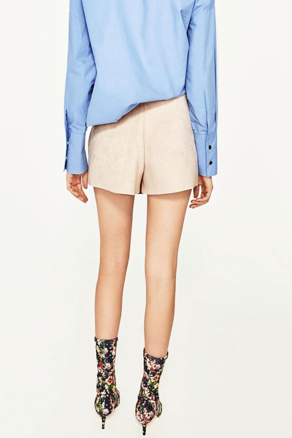 Falda pantalón: parte trasera del modelo de antelina de Zara