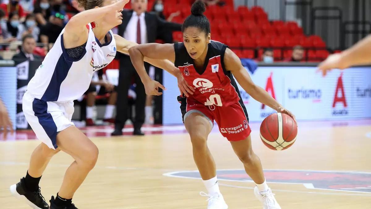María João Bettancourt en un partido con el Casademont Zaragoza