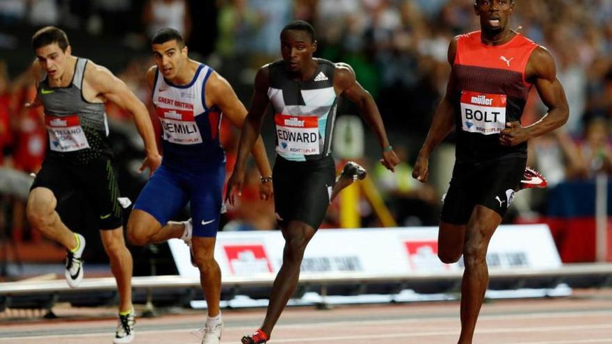 Hortelano, a la izquierda, en los 200 metros de Londres ganados por Bolt y en los que estableció un nuevo récord de España.