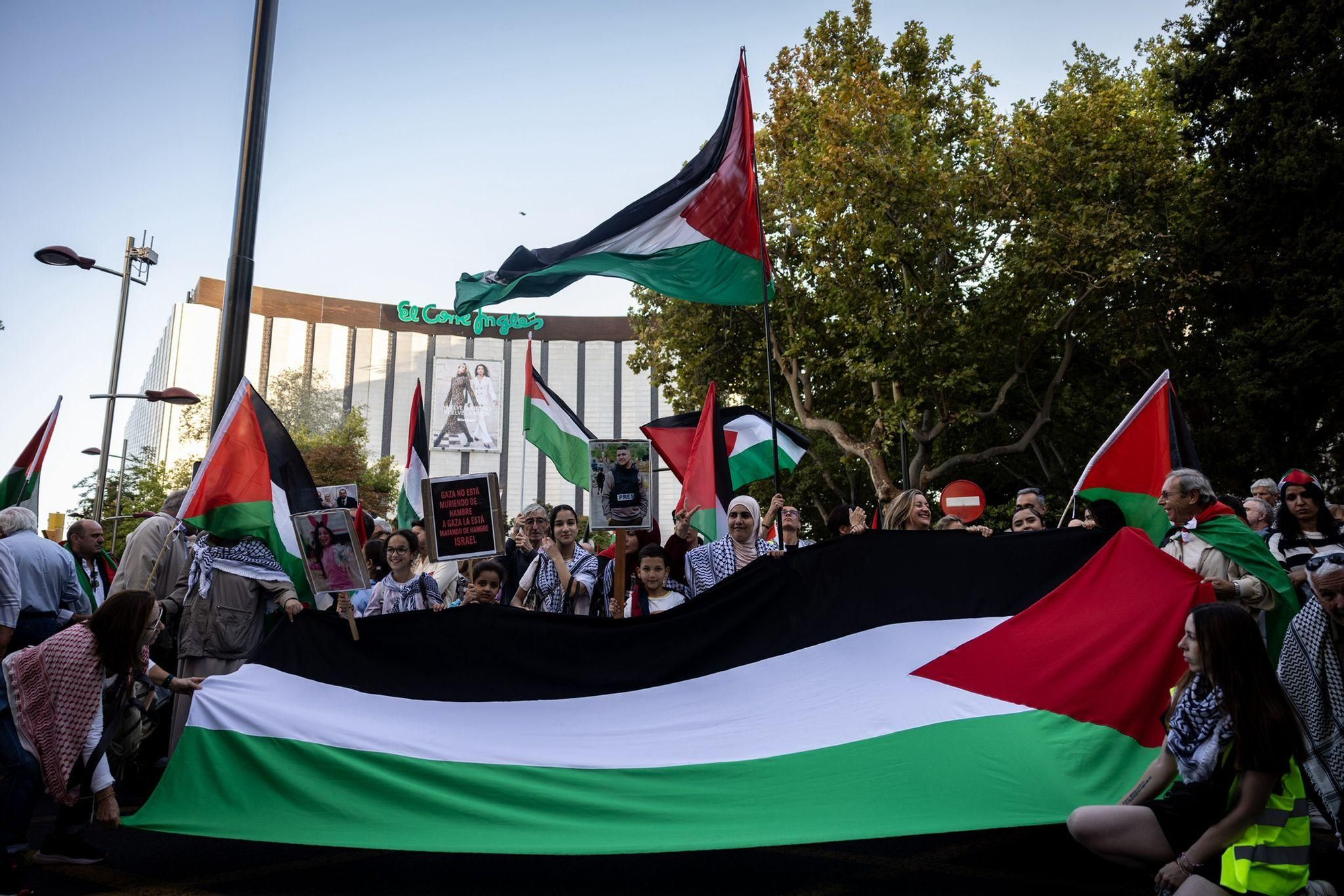 En imágenes | Zaragoza clama por el fin del genocidio en Gaza