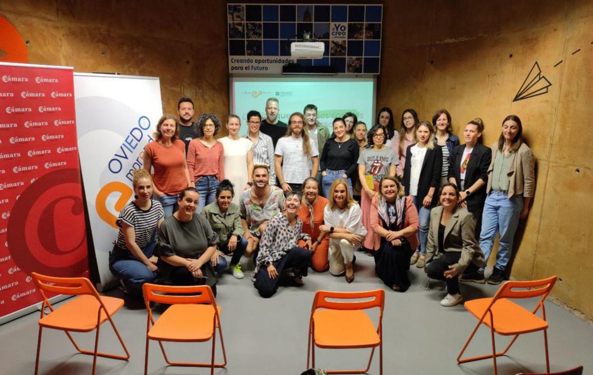 Asistentes a un taller de ideas creativas organizado en el Talud. | LNE