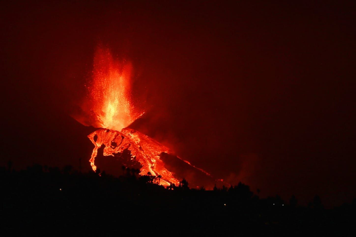 La lava arrasa Callejón de La Gata, Todoque y el polígono industrial