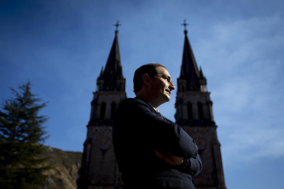 Javier Remis frente a la Basílica