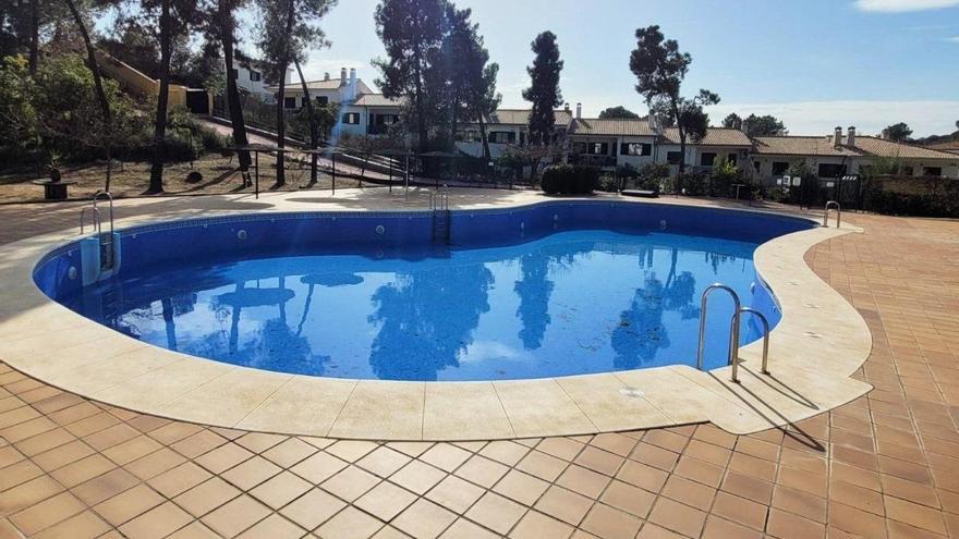 Oportunidad en Córdoba: espectacular casa con piscina y vistas a los pinares en plena naturaleza por 185.000 euros