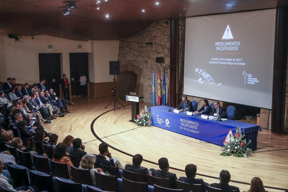 Jornada "Medicamentos falsificados: ¡No te la juegues!" en Oviedo