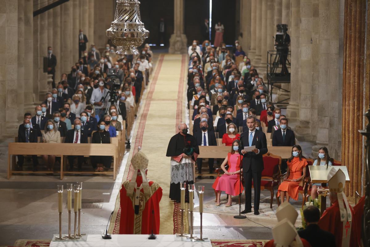 Los Reyes, Leonor y Sofía presiden en Santiago los actos del día del apóstol