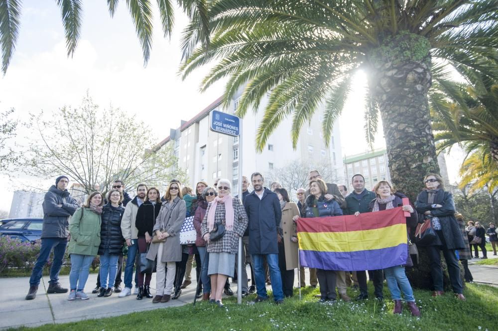 El diputado durante la Segunda República por A Coruña fue asesinado en el Campo da Rata en el golpe militar del 36. En el acto estuvo presente su hija, entre otros familiares, el alcalde y la CRMH.