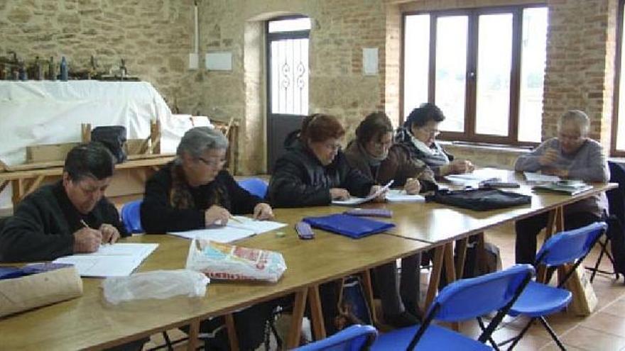 Los mayores vuelven a la escuela  en Cibanal