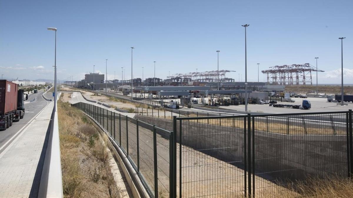 Zona  del puerto de Barcelona por donde transcurrirá el nuevo acceso ferroviario.