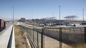 Zona del puerto de Barcelona por donde transcurrirá el nuevo acceso ferroviario.