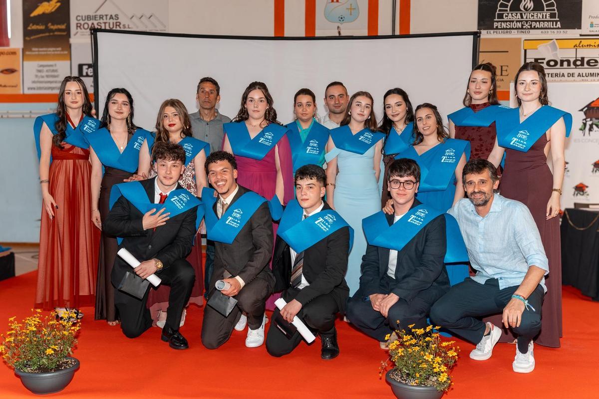 Así fue la graduación de 56 estudiantes del IES Concejo de Tineo