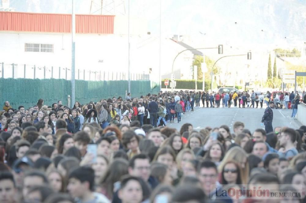 Firma de discos de Aitana en Murcia