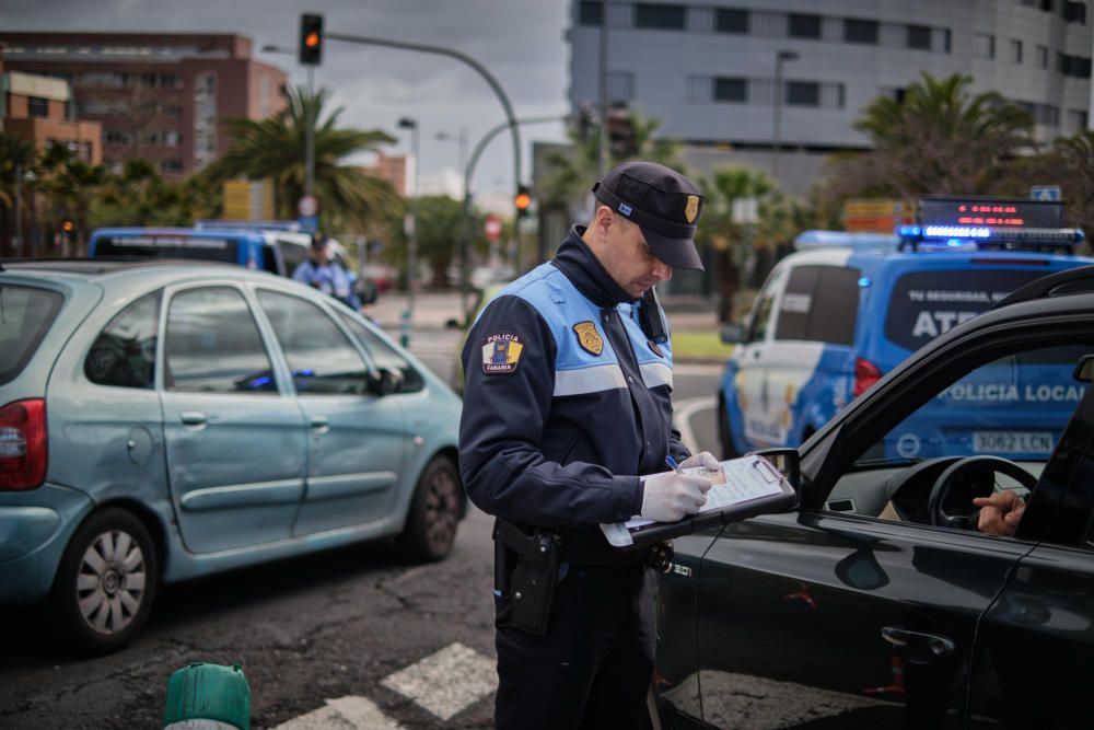 Control de la Policia Local en la Av Tres de Mayo