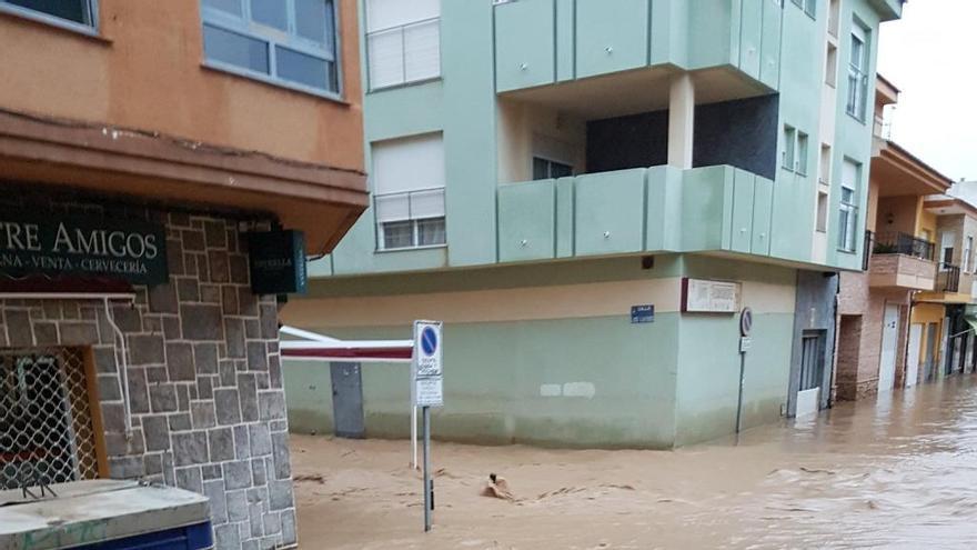 Calle inundada en Los Alcázares.