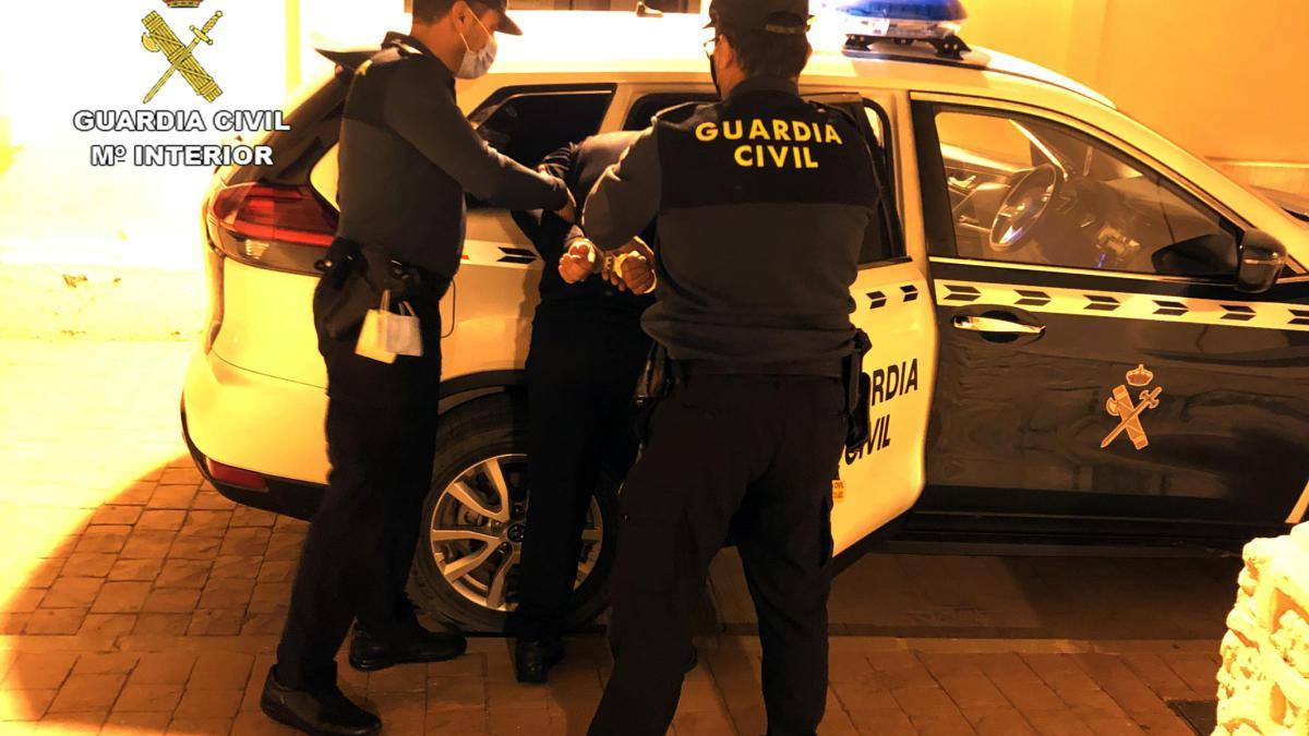 Sorprendido en un control de movilidad en Mula con 825 gramos de marihuana