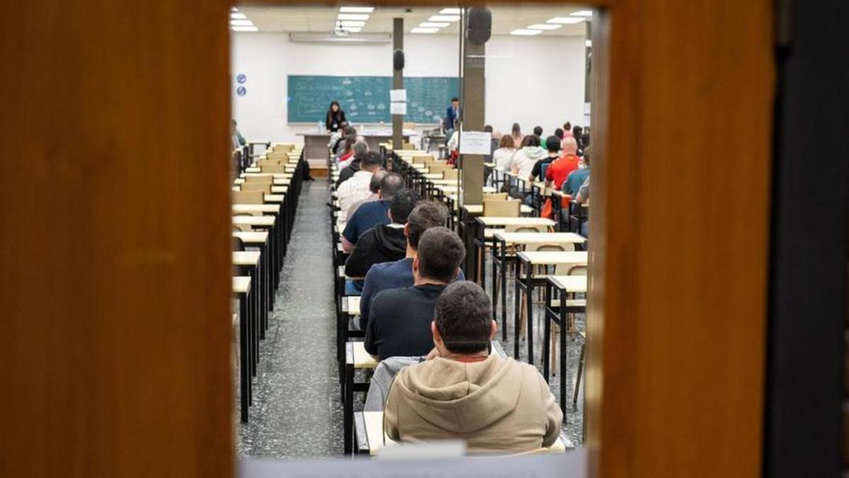 Aspirantes durante un proceso selectivo.