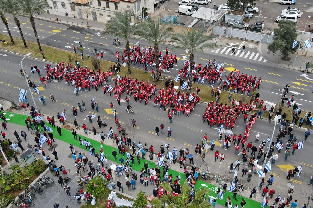 Manifestaciones en Tel Aviv contra las controvertidas reformas legales que promociona el gobierno de extrema derecha del país