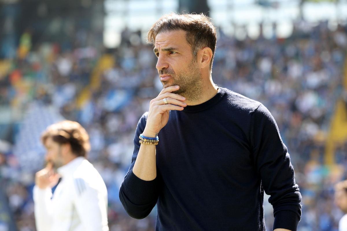 El entrenador del Como, Cesc Fabregas, durante el partido de este domingo ante el Udinese.