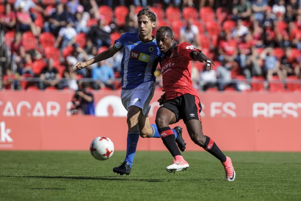 Un gol de Chechu Flores rescata un punto en Mallorca tras un penalti evitable concedido por Santamaria