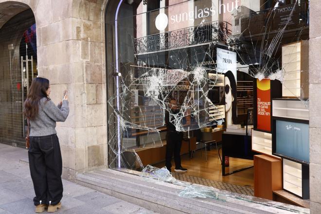 Disturbios en Barcelona, en directo: última hora de las detenciones y las protestas de jóvenes en otras ciudades de Europa