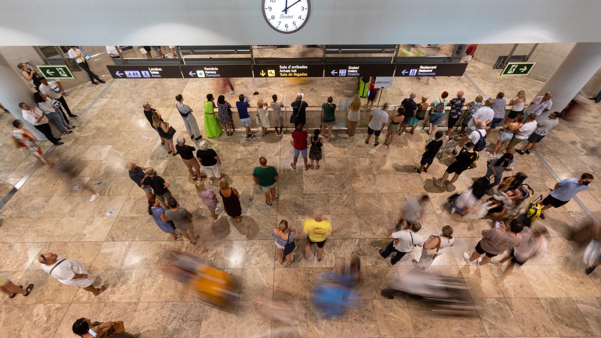 Récord de pasajeros en el aeropuerto de Alicante durante las vísperas del puente de agosto.