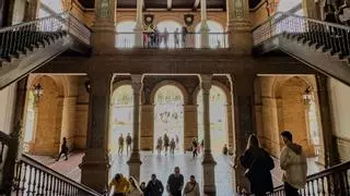 El Defensor recomienda medidas para "corregir" la "desatención" patrimonial de la Plaza de España de Sevilla