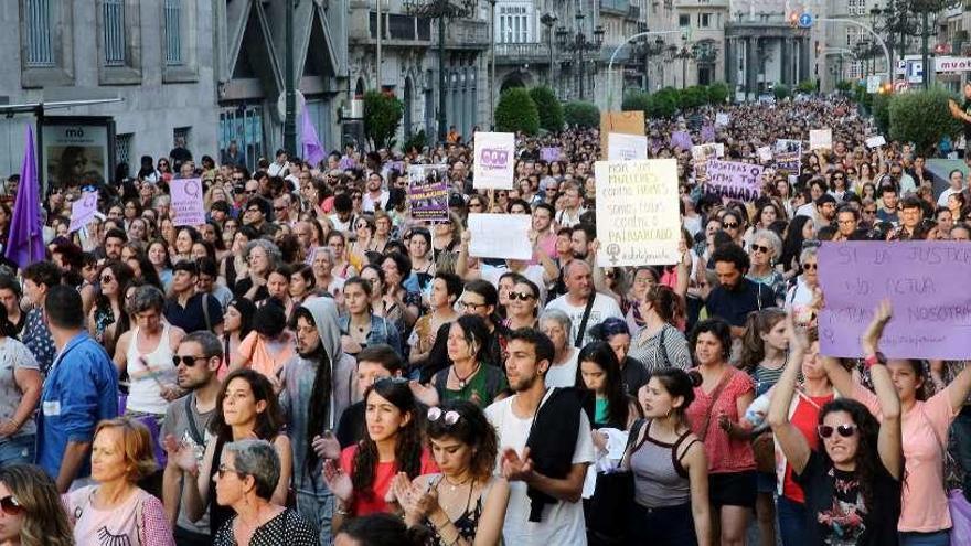 Una de las manifestaciones en Vigo en contra de la sentencia de La Manada. // Marta G. Brea