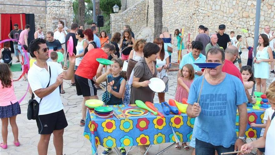 Peñíscola despide su cita estival con el teatro de calle