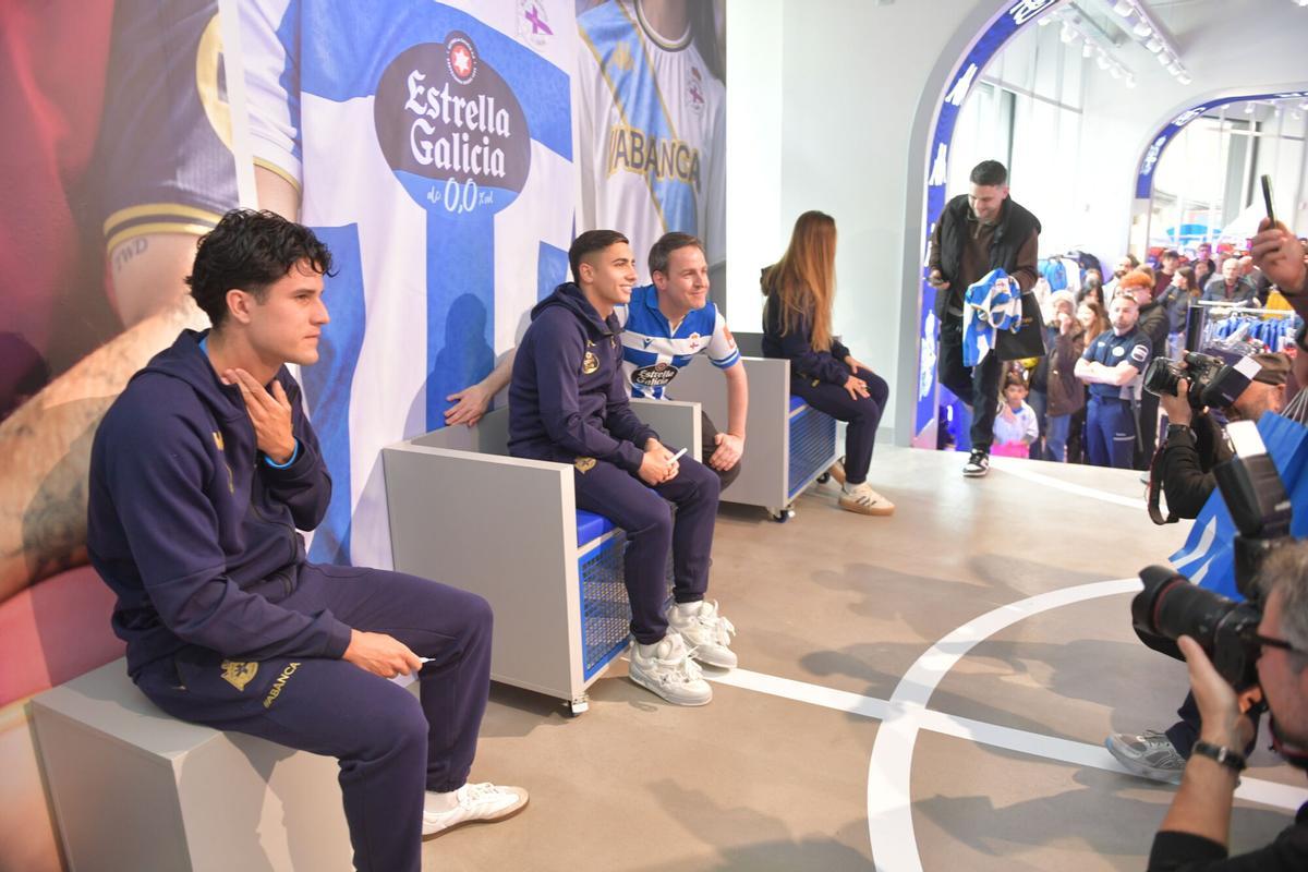 Yeremay Hernández, Luismi Cruz, Millene Cabral y
Noé González han estado presentes en la inauguración y han firmado autógrafos a los deportivistas Yeremay Hernández, Luismi Cruz, Millene Cabral y
Noé González han estado presentes en la inauguración y han firmado autógrafos a los deportivistas