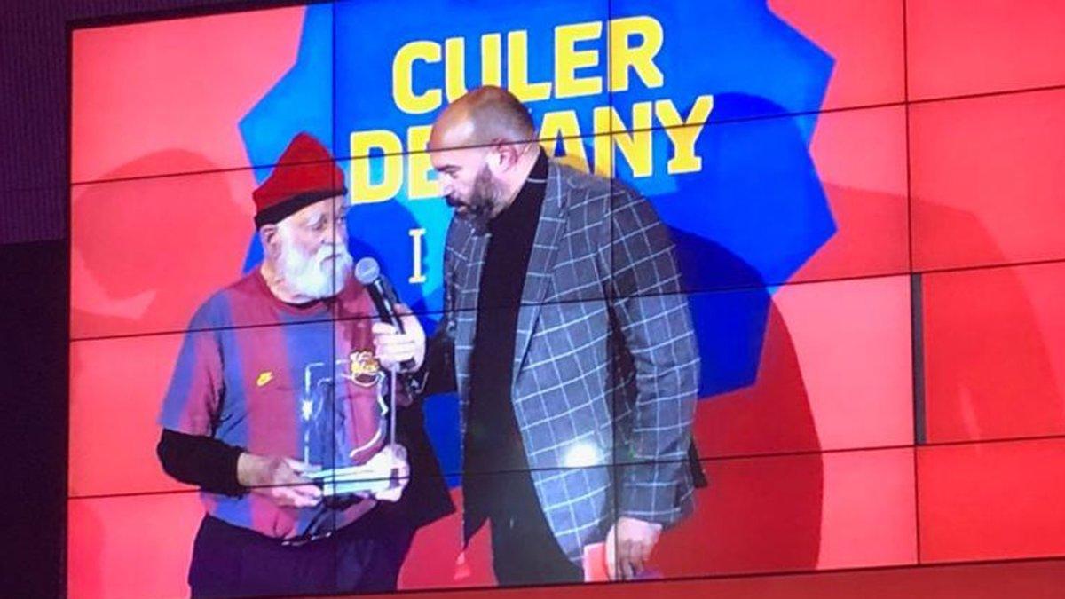 Joan Casals recogió el premio con su inconfundible equipación azulgrana