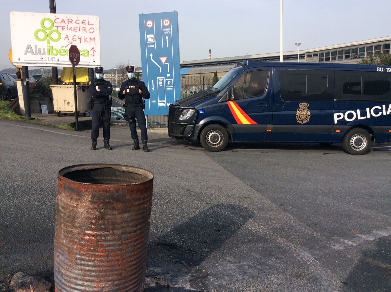 La Policía Nacional toma las fábricas de Alu Ibérica en A Coruña y Avilés