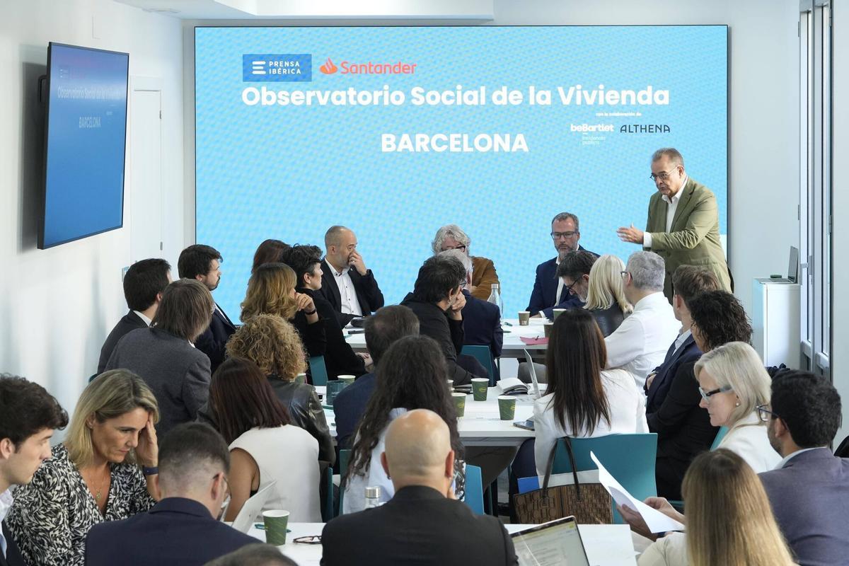 Barcelona 31/10/2025 Observatorio Social de la Vivienda , organizado por El Periódico en la sede de BeBartlet, en el que alcaldes y alcaldesas han debatido sobre la crisis de la vivienda en Catalunya En la foto, Albert Sáez, director de El Periódico Fotografía de Ferran Nadeu