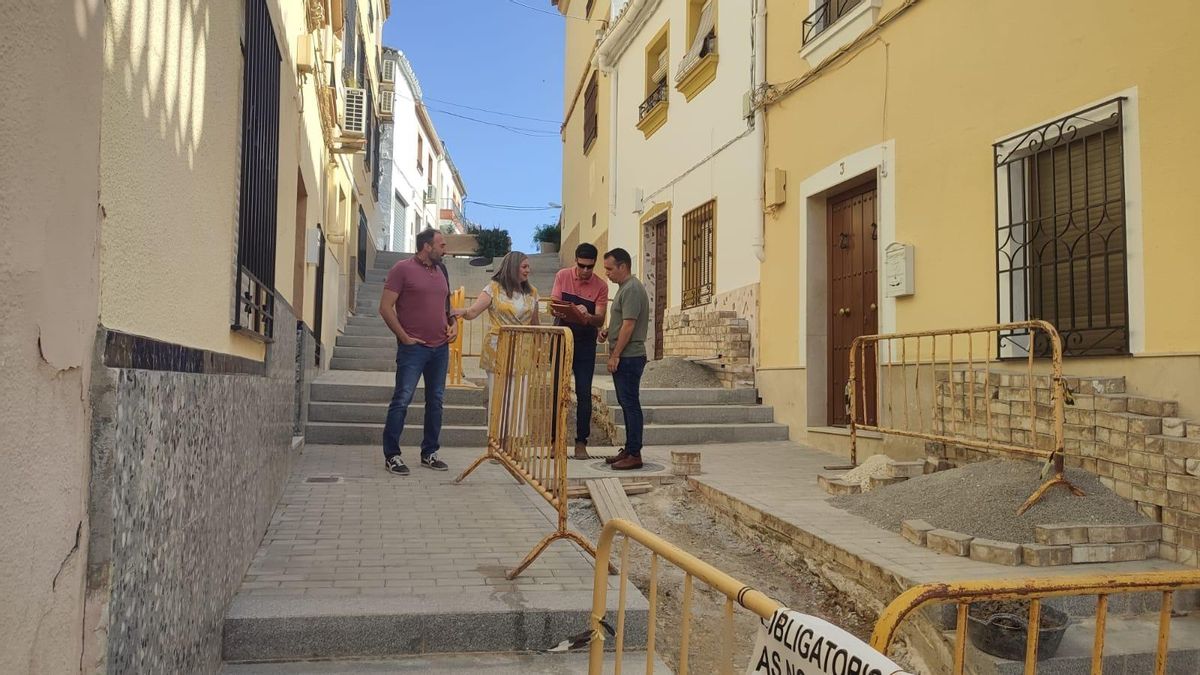Visita a las obras de la calle Mari Tienda de Baena.