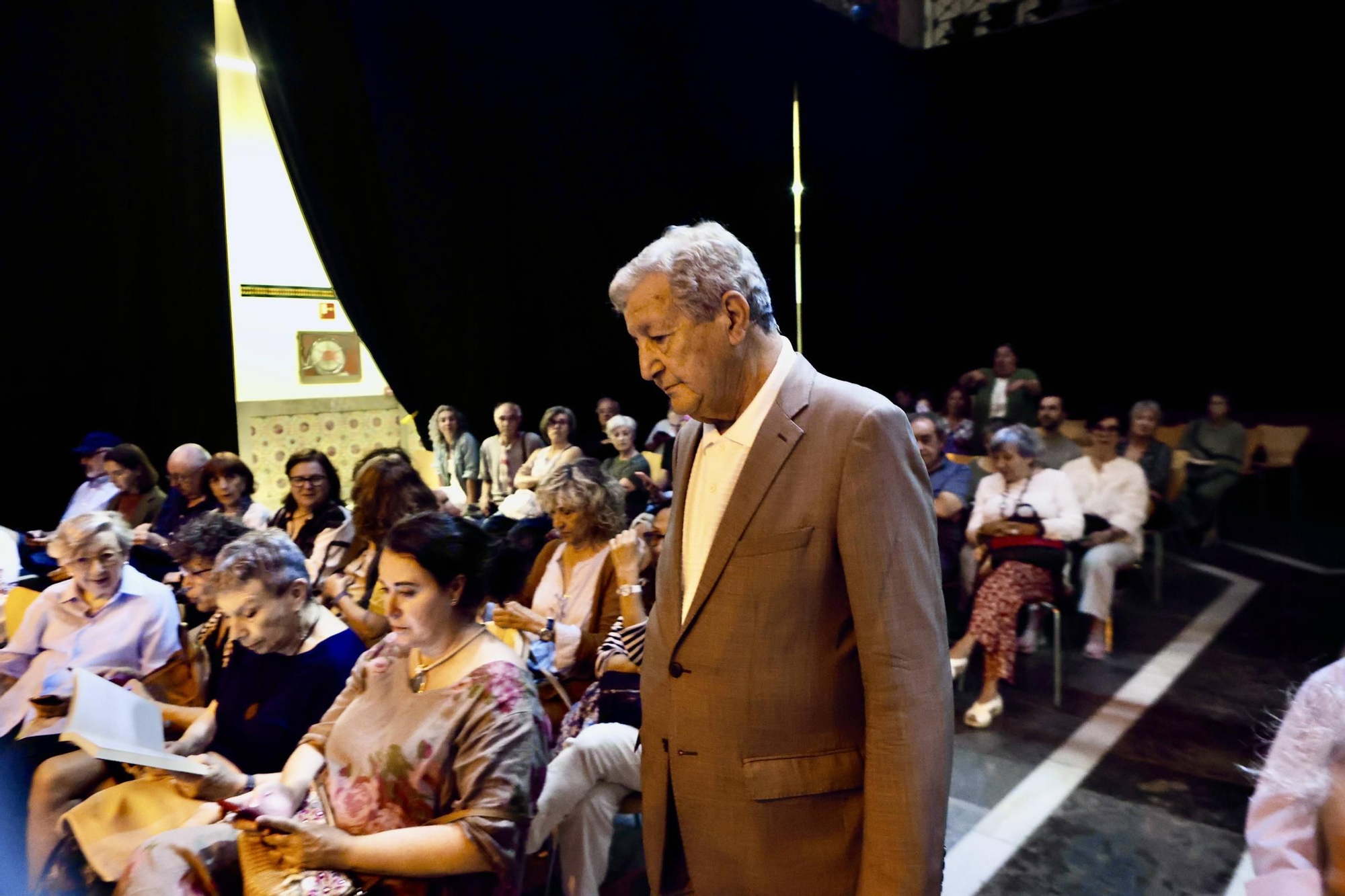 El inicio de la Feria del Libro de Gijón, en imágenes