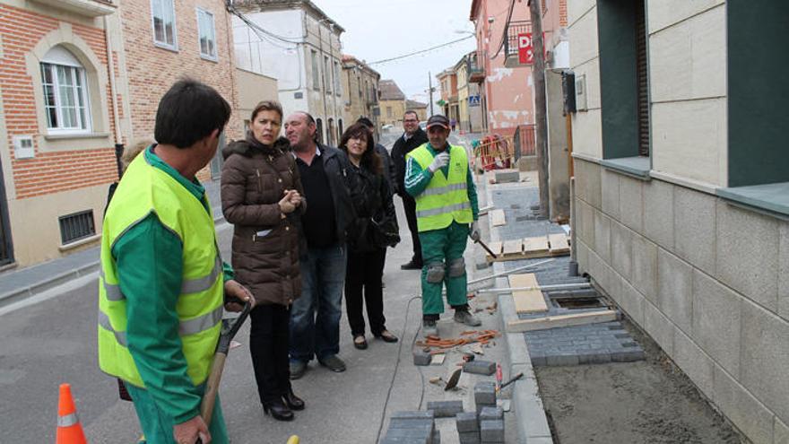 Clara San Damián visita las obras ejecutadas con fodos del Plan de Empleo Agrario en La Bóveda de Toro.