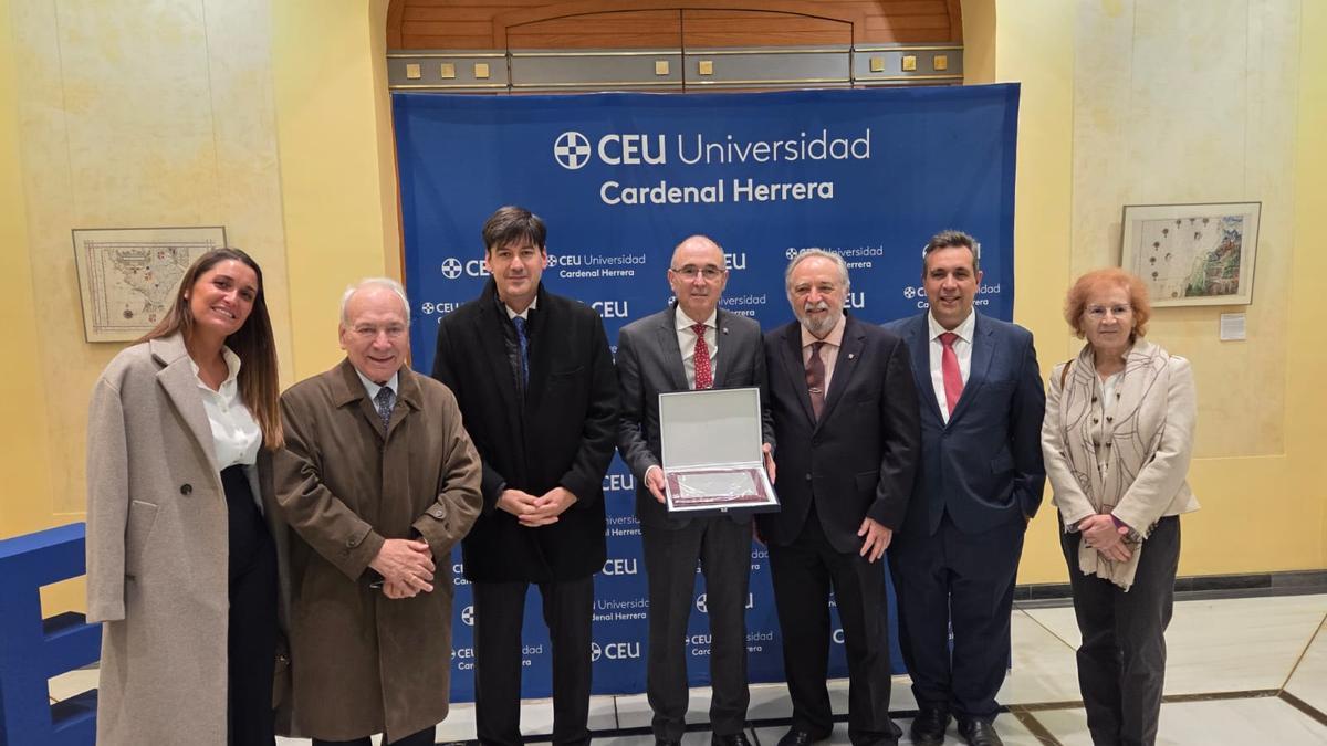 Por la izquierda Gemma Álvarez, Francisco Rodríguez, Borja Sánchez, Luis Felipe Fernández y los investigadores Enrique de la Rosa,  Manuel Jordán y Margarita del Val.