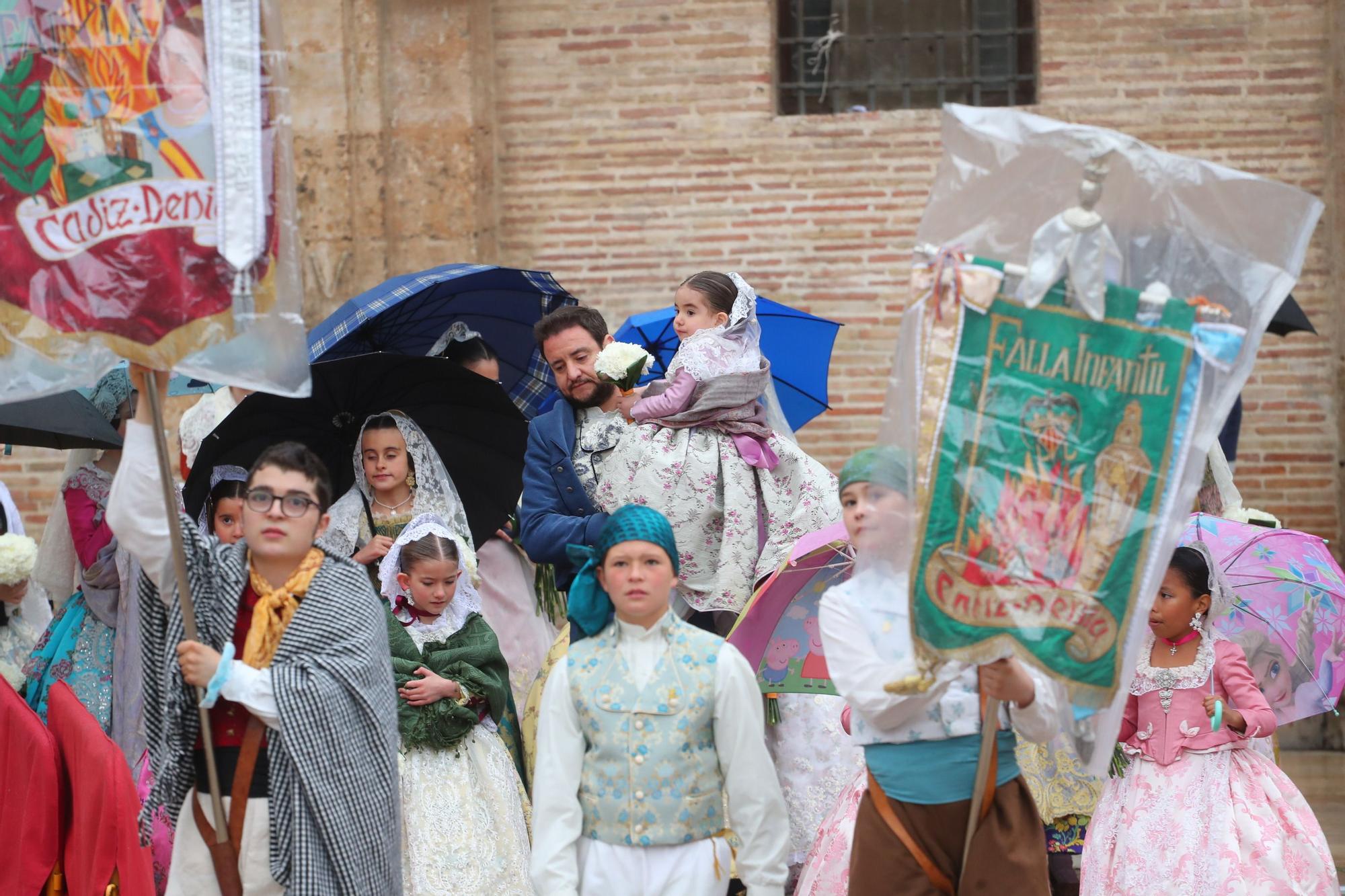 Búscate en el primer día de ofrenda por la calle de la Paz (entre las 15:30 a las 17:00 horas)