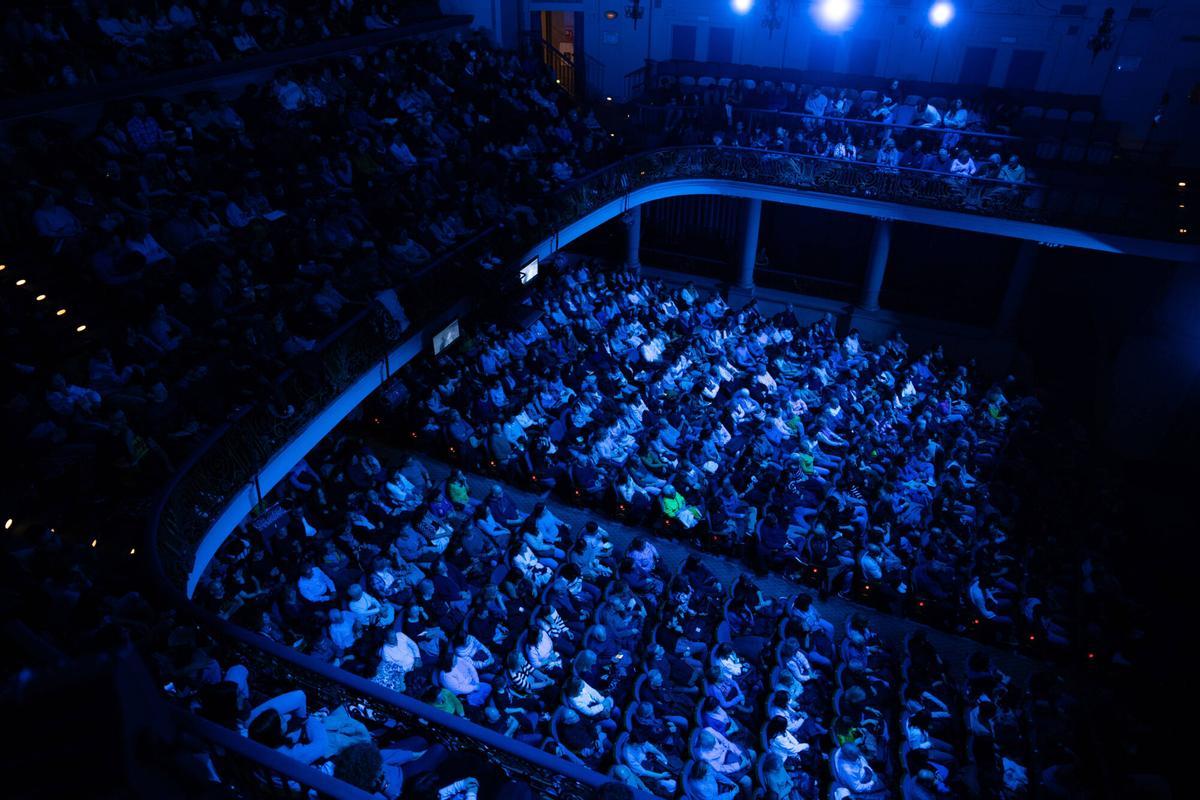 El teatre Coliseum en Gran Via llena la funcion de 'El dia de la marmota' en el Cap Butaca Buida