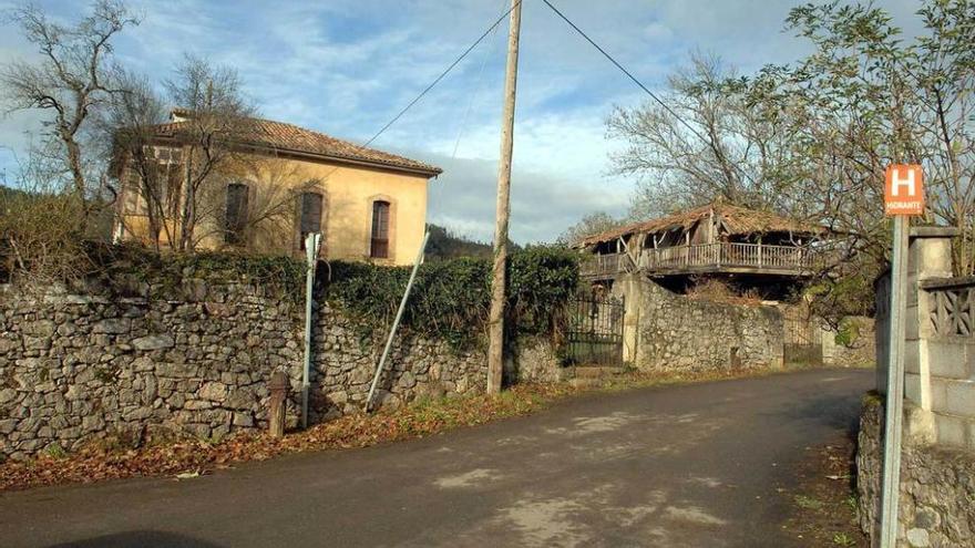 Un camino en la parroquia ovetense de Brañes.