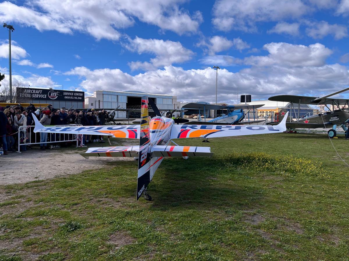 Ocasionalmente pueden participar también aviones acrobáticos como cierre de la demostración