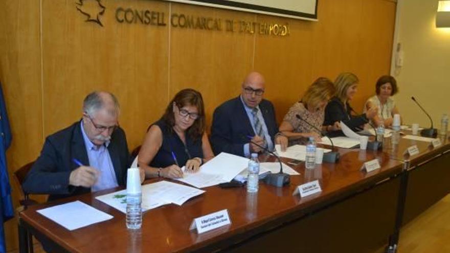 La signatura de l&#039;acord va tenir lloc a la seu del Consell Comarcal.