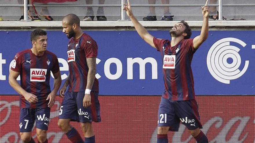 Pedro León, celebrando un gol con la camiseta del Eibar hace dos temporadas.