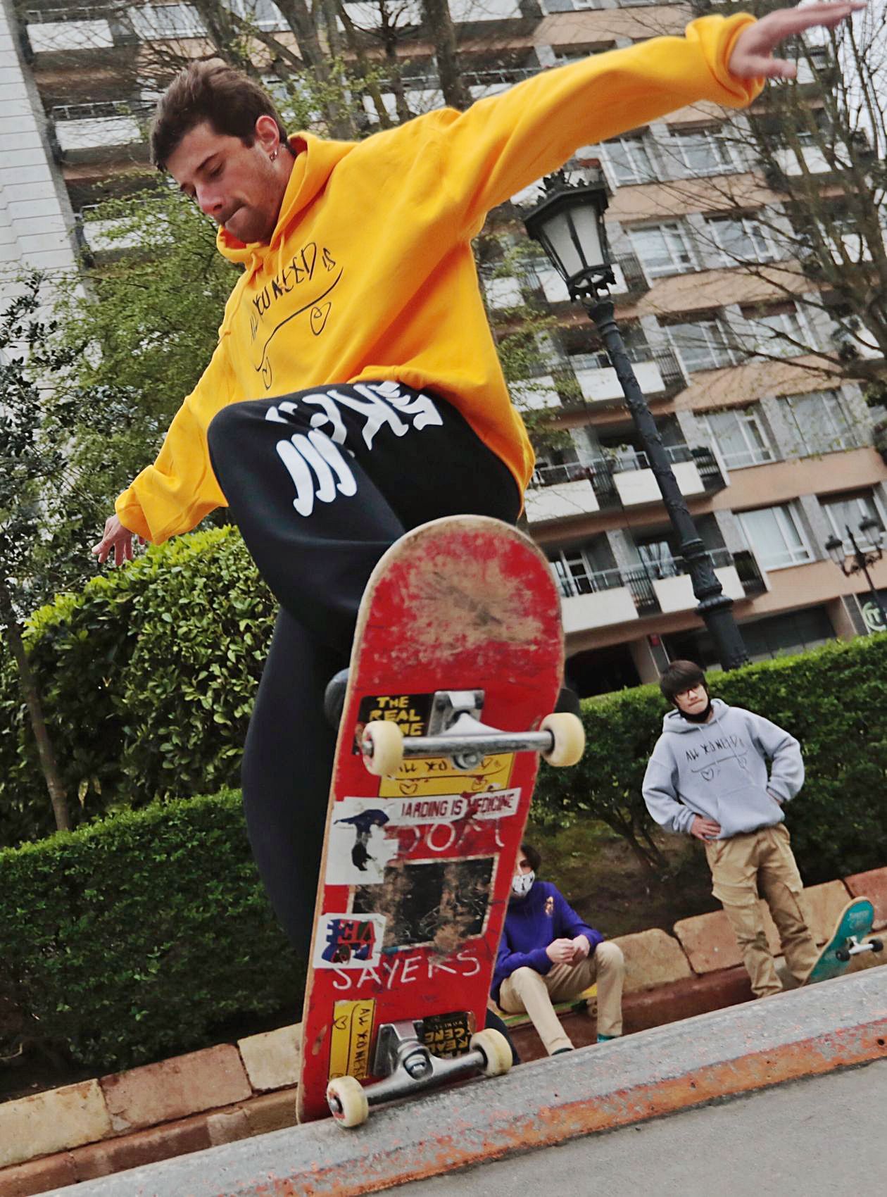 El skater Manuel Alonso,  en el Campo. | Miki López