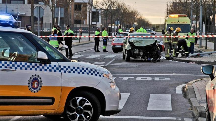 Dos heridos en un aparatoso accidente en Casa Plata