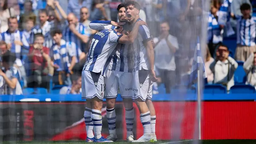 ¡Cabeza letal! Jon Martín pone arriba a la Real Sociedad
