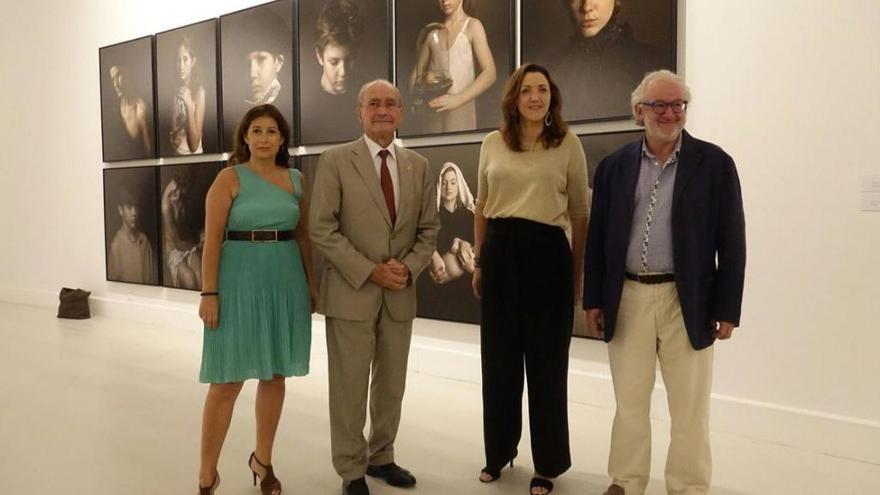 De la Torre, junto a Del Corral y Francés, en el CAC inaugurando la exposición de Danielle van Zadelhoff.