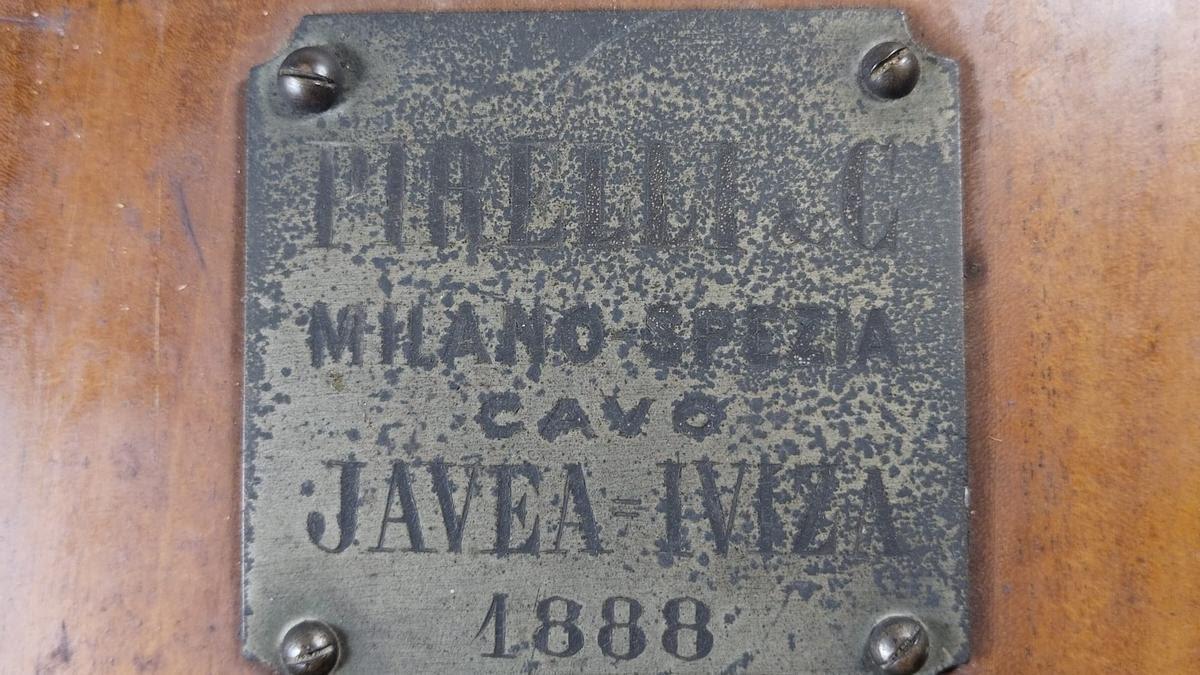 Foto de la placa que quiso poner la empresa encargada de la realización