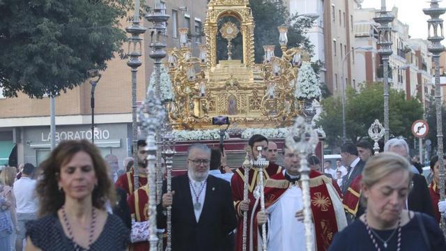 Procesión del Corpus que sale este domingo de la parroquia del Beato Álvaro de Córdoba, en una imagen de archivo.