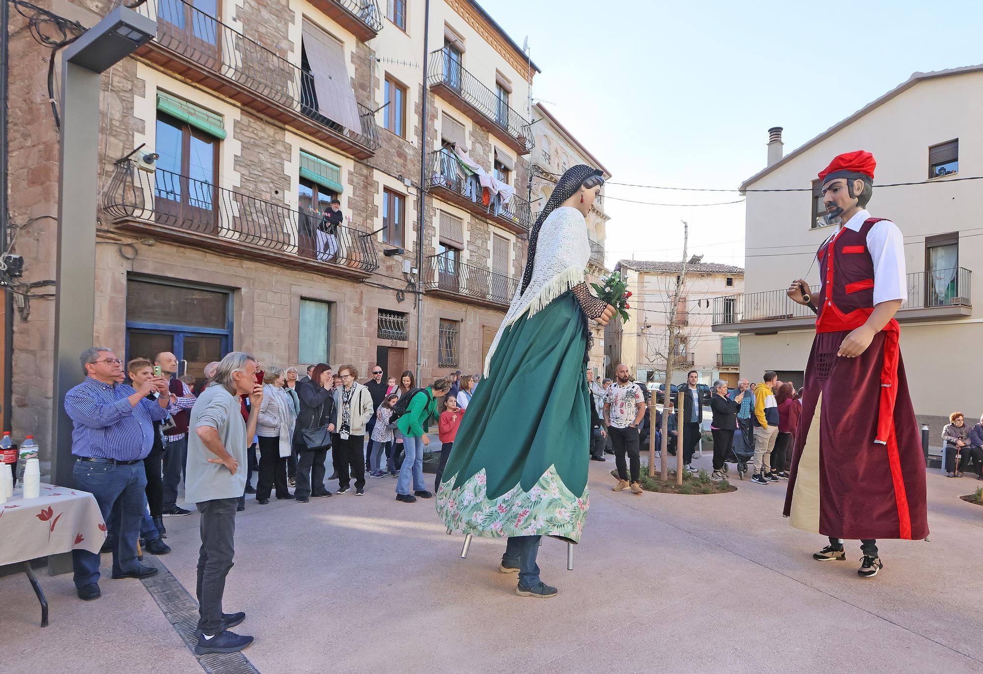 Cardona innagura la renovada plaça de la Coromina